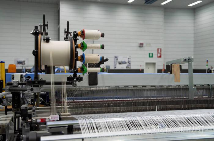 织造自动机织造是一种纺织生产方法其中两组不同的纱线或螺纹以直角